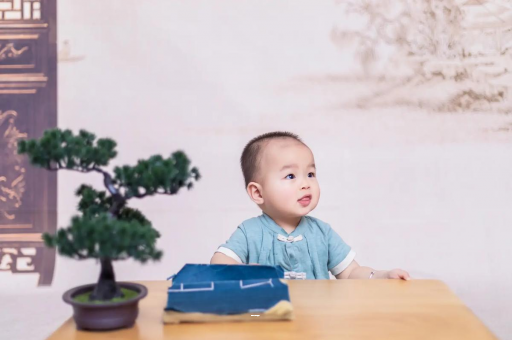 枣庄宝宝什么时候攒肚